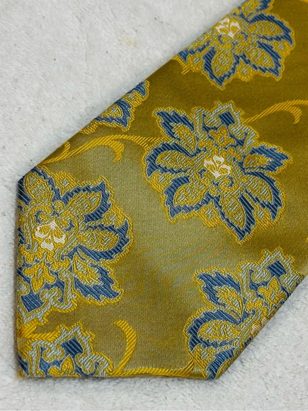 Brand New Stylish Tie By Steve Harvey